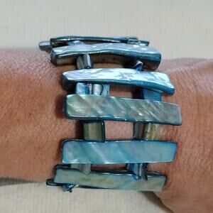 Blue‎ Dyed Bar Shell Stretch Bracelet